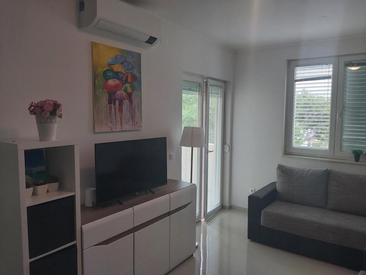Apartment Adrijana Novaglia Esterno foto