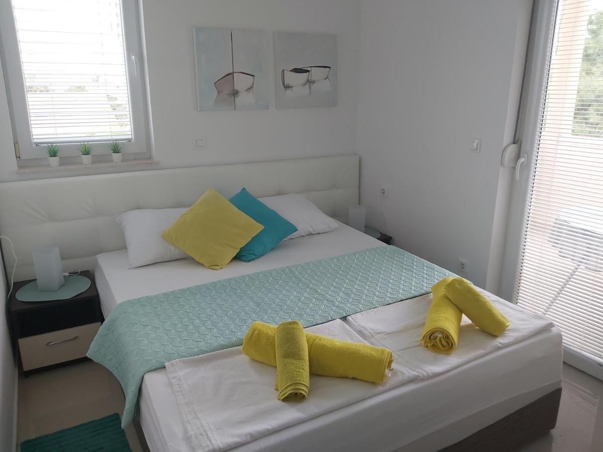 Apartment Adrijana Novaglia Esterno foto