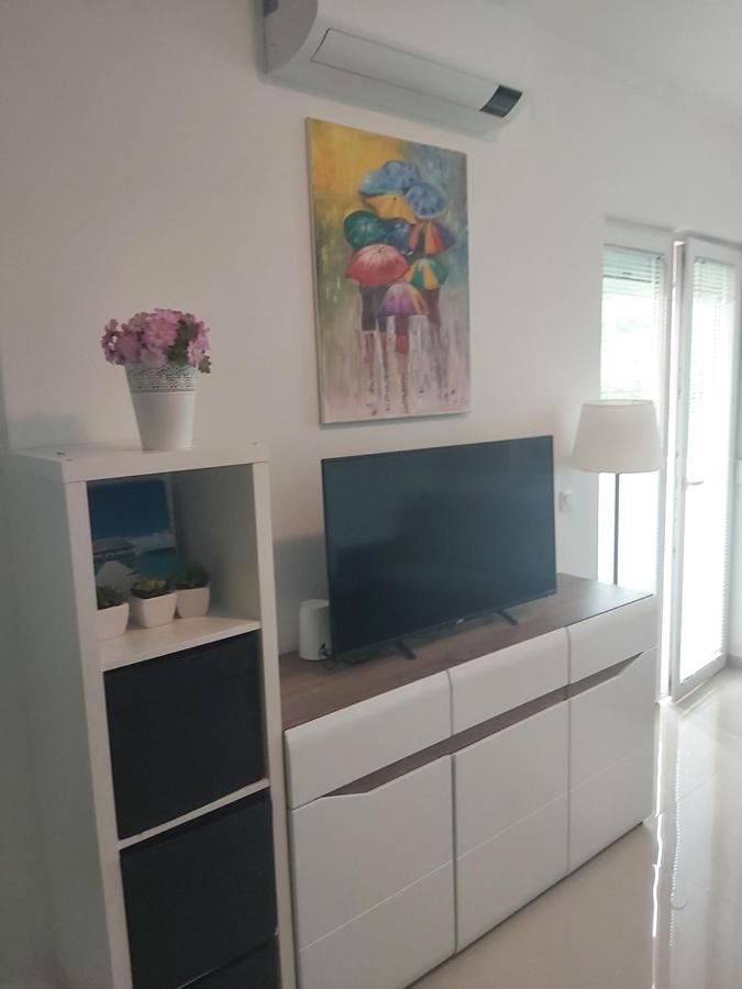 Apartment Adrijana Novaglia Esterno foto